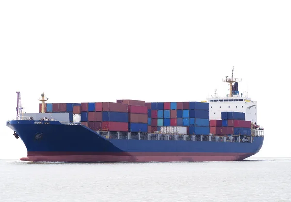 Грузовое судно с контейнерами — стоковое фото