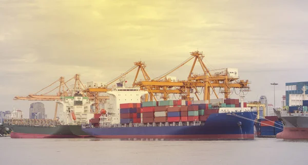 Containerskip – stockfoto