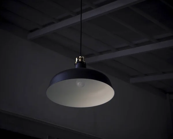 Чёрная декоративная лампа — стоковое фото