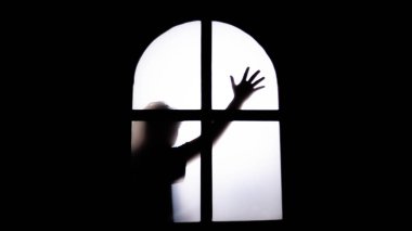 Bir insanın silueti.