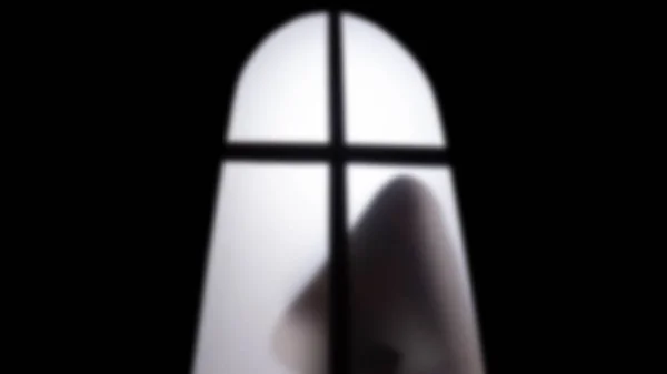 Σκιά φαντασμάτων στην γυάλινη πόρτα — Φωτογραφία Αρχείου