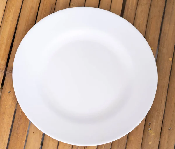 Белое блюдо — стоковое фото