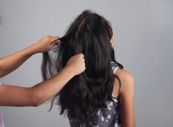 Due Ragazze Aggressive Che Litigano — Foto Stock