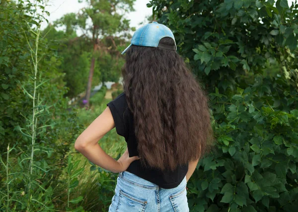 Jeune Fille Portant Bonnet Jeans Extérieur — Photo