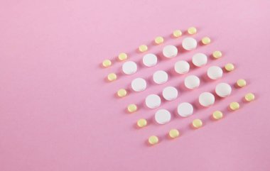 Haplar pembe arka planda izole edilir.. 