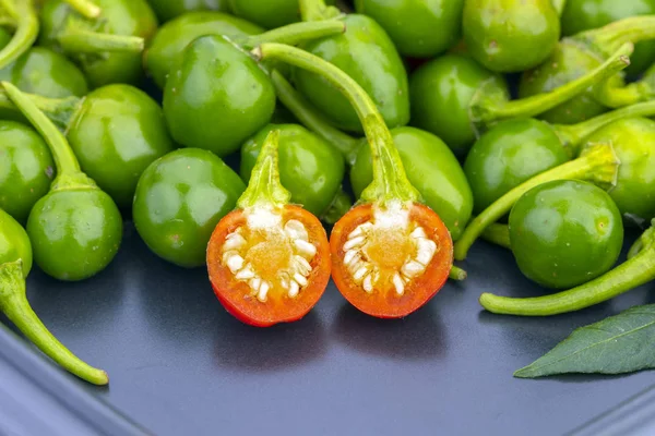 Red Cherry Peppers Zielonym Nazwa Scinentific Jest Capsicum Frutescens Linn — Zdjęcie stockowe