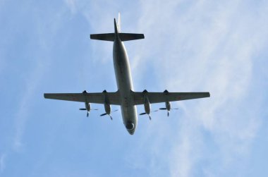 Zafer günü tatili, gökyüzünde uçan uçaklar.