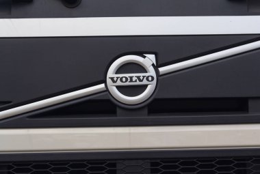 Kiev, Ukrayna - 08 Haziran 2018: Logo kamyon Volvo araba kabin üzerinde