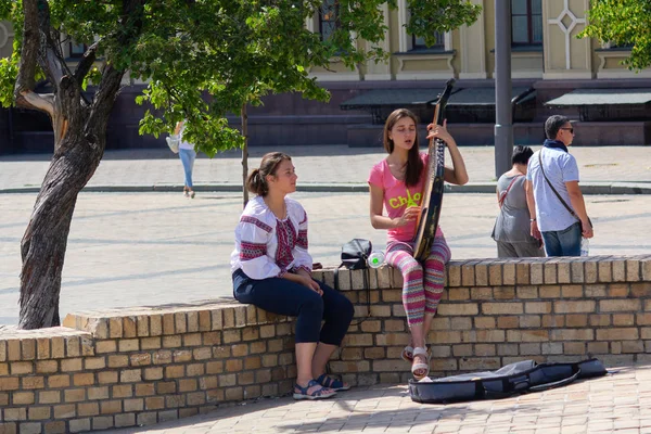 Kiev Ukraine June 2018 Girl Plays Folk Instrument Bandura Town — Stock Photo, Image