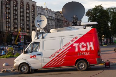 Kiev, Ukrayna - 13 Temmuz 2018: Mobil Tv stüdyosunda Bağımsızlık Meydanı'nda Ukrayna haber servisi 