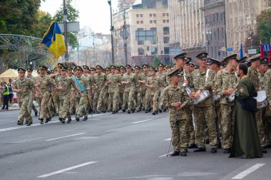 Kiev, Ukrayna - 19 Ağustos 2018: Askerlik prova askeri geçit üzerinde Ukrayna ordusunun bağımsızlık yıldönümünde düzenlenen