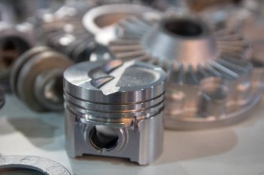 Teknikleri closeup döküm tarafından üretilen metal ürünler. Sanayi