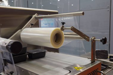 Gıda ürünleri yakın çekim ambalaj makine. Sanayi