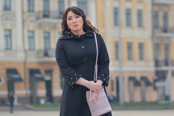 Hermosa Mujer Elegante Ciudad Pe8Ople — Foto de Stock