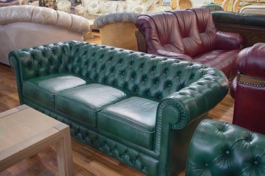 Çeşitli mobilya parçaları ile büyük alışveriş. Satılık