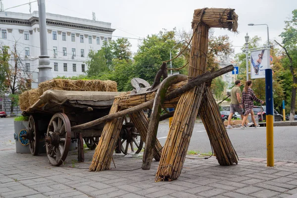 Kiev Ucrânia Agosto 2018 Instalação Aldeia Retrô Cavalo Com Vagão — Fotografia de Stock