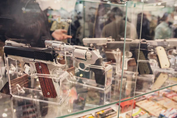 Kanoner Ett Visa Fönster Shop Vapen — Stockfoto