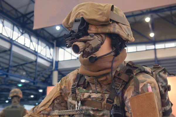Manichino Equipaggiamento Militare Con Dispositivo Visione Notturna Armi — Foto Stock