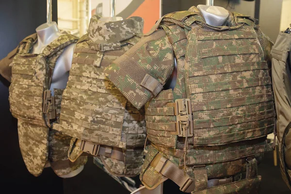 Esercito Camuffato Armatura Nel Negozio Armi — Foto Stock