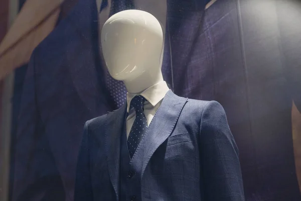 Manequim Masculino Terno Elegante Vitrine Loja Moda — Fotografia de Stock