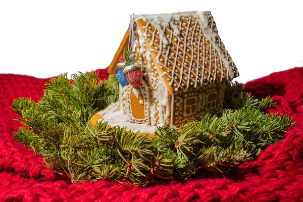Beyaz Arka Planda Izole Edilmiş Noel Zencefilli Kurabiye Evi — Stok fotoğraf