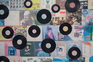 Kiev, Ukrayna - 20 Ocak 2018: Çeşitli retro Sovyet yapımı vinil kayıtlar