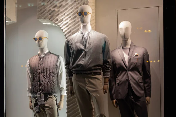 Mannequins Homme Dans Vitrine Magasin Luxe — Photo