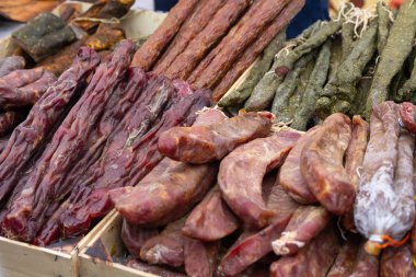 Sayaç yakın çekim üzerinde Sosis füme. Gıda