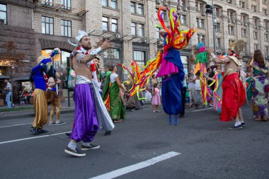 Kiev, Ukrayna - 30 Temmuz 2017: Khreshchatyk'a Caddesi üzerinde Vedik festival süresince Hare Krişnalara alay