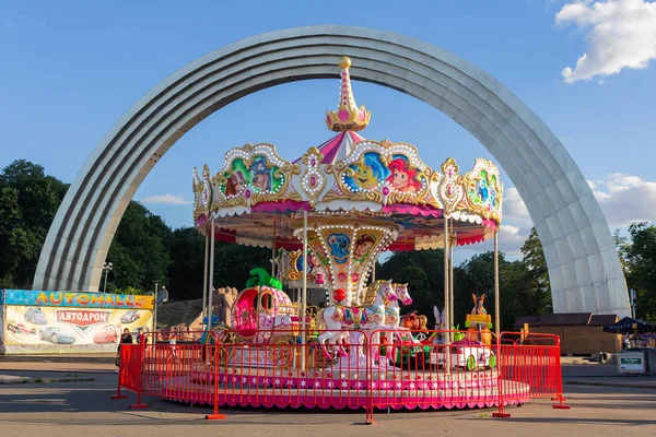 Kiev Ukraine July 2017 Peoples Friendship Arch Carousel — Stock Photo, Image