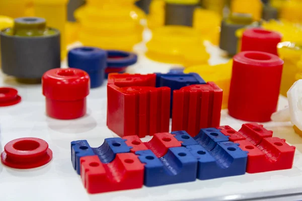 Poliüretan fuar standı üzerinde varous urun. Sanayi