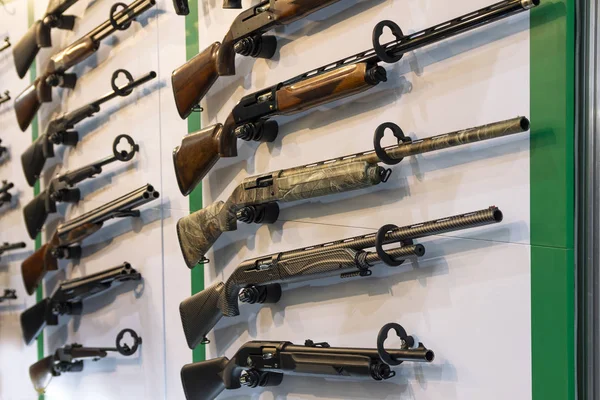 Av tüfekleri mağaza stand. Satış