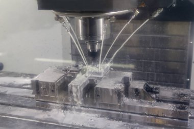 Cnc frezeleme makinesi katı top son değirmeni aracı ile metal enjeksiyon kalıp parçası kesme. Yüksek hassasiyetli üretim süreci