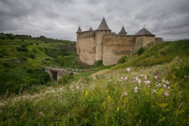 Hotyn kalesinin güzel manzarası. Ukrayna