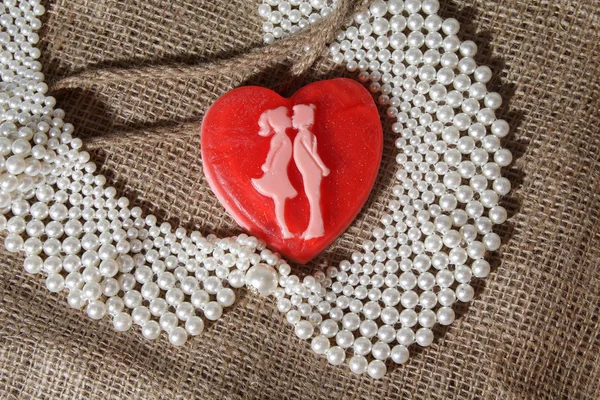 Heart and beads on vintage background. Romance — Stock Photo, Image
