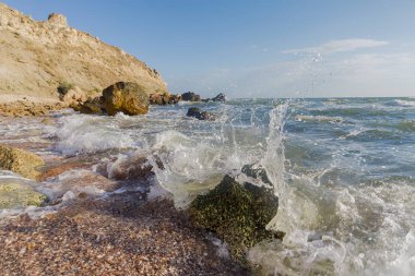 Kırım Sahili taş dalgası
