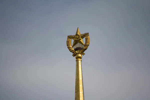 Estrella soviética en la torre del edificio. Kiev, Ucrania —  Fotos de Stock