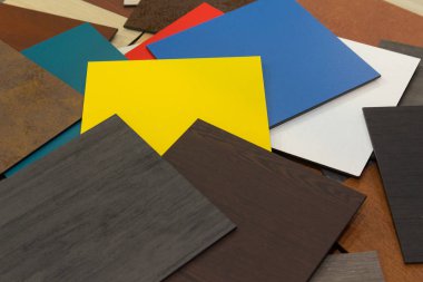 Çok renkli örnekleri için Showroom havalandırılmış cephe kompozit malzemelerin. İnşaat