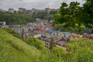 Güzel bir çok renkli sokak üst görünümü. Kiev, Ukrayna