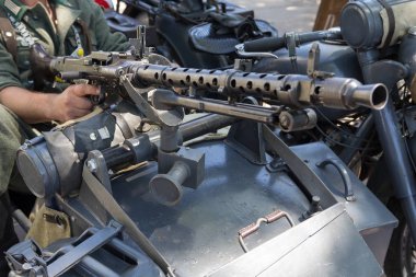 Alman Ordusu Wehrmacht Mg-34 makineli tüfek bir motosiklet beşiği üzerine monte