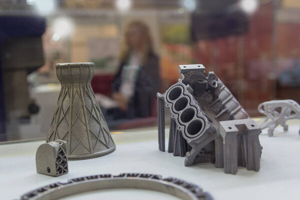 Образцы, полученные при печати 3D принтера из металлического порошка. Прогрессивная технология трехмерной печати
