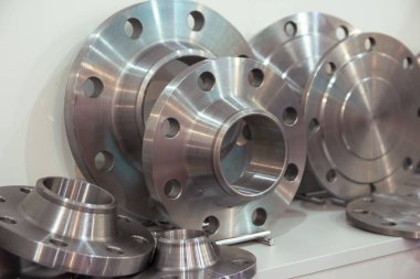 Bir Torna üzerinde yapılmış metal parçalar. Sanayi