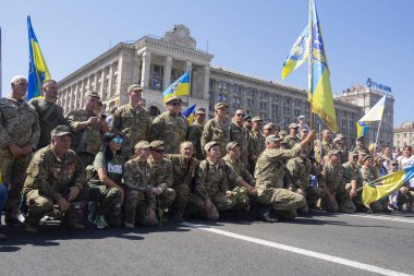 Kiev, Ukrayna - 24 Ağustos 2019: Khreshchitik caddesinde Bağımsızlık Günü'nde bir geçit töreninde ülkenin doğusunda ki çatışmaların gazileri