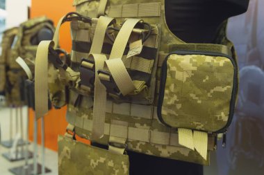 Manken üzerinde vücut zırh. Silah ve güvenlik