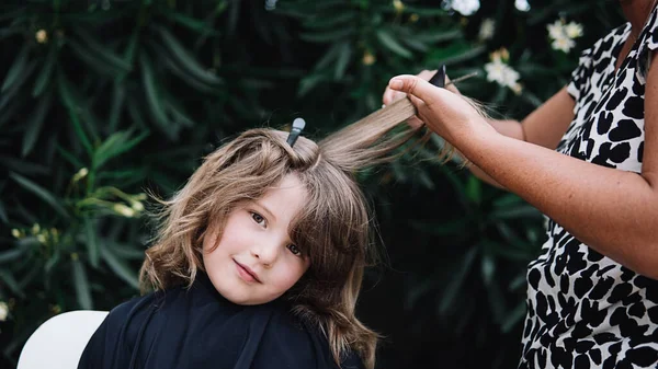 Stock Photo Young Girl Getting His Haircut Woman Garden She — Stock Photo, Image