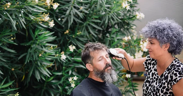 Stock Photo White Man Big White Black Beard Getting Haircut — Stock Photo, Image