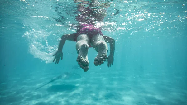 Stock Photo Unrecognized Person Diving Sea — Stock Photo, Image