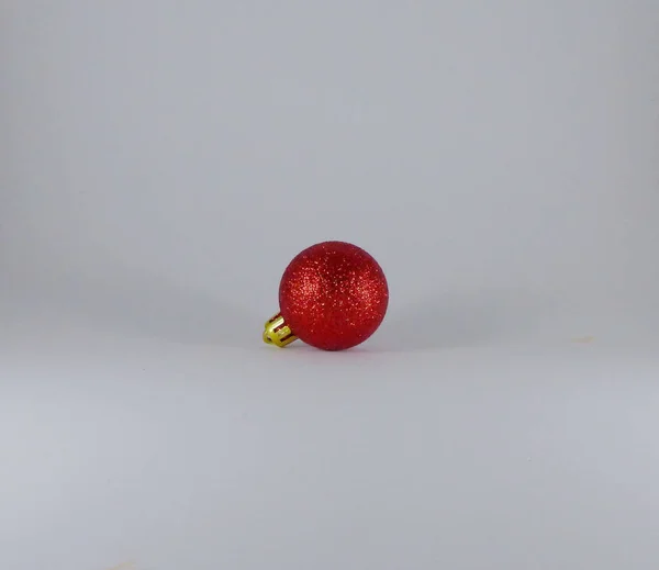 Κόκκινες Μπάλες Στο Χριστουγεννιάτικο Δέντρο — Φωτογραφία Αρχείου