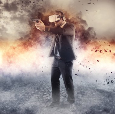 İşadamı sanal gerçeklik gözlük takan ve bir silah tutan bir oyun oynuyor