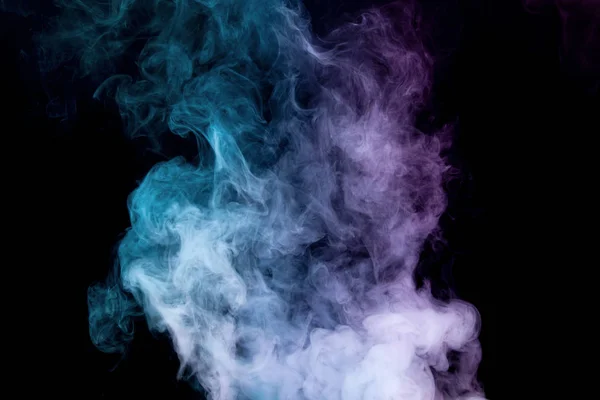 Humo colorido sobre fondo negro — Foto de Stock